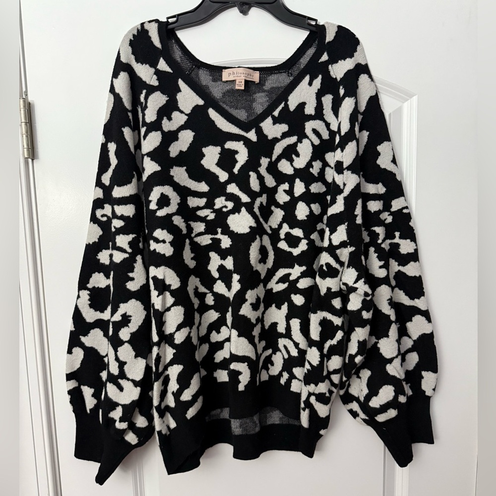 Philosophy V-neck cheetah print black and white sweater EUC